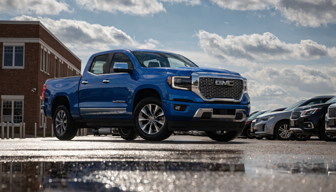 2015 GMC Canyon second generation with tonneau bed cover